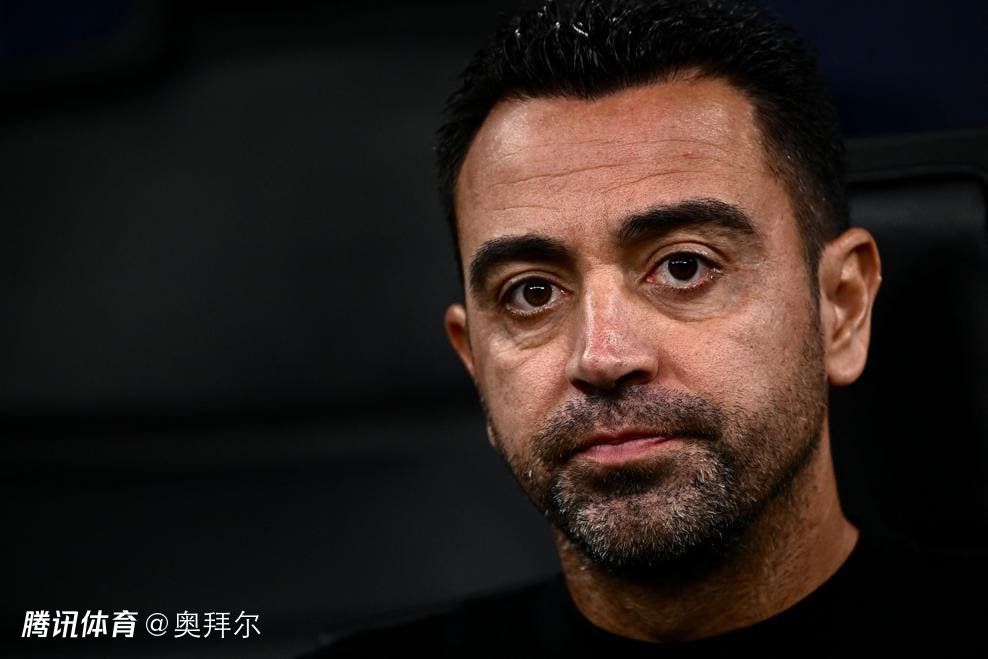 德川幕府统治下的江户时期，位于丰后的羽根藩内，青年军人檀野庄三郎（冈田准一 饰）和友人由于小事起了争执，继而拔刀伤及对方。家老中根兵右卫门（串田和美 饰）赦宥他的极刑，转而命其监督住在城外小山村的军人户田秋谷（役所广司 饰）的动向。户田曾担负郡奉行，与家总是儿时老友。七年前他涉嫌和藩主的侧室（寺岛忍 饰）通奸而被问罪，因为秋谷一向负责撰写羽根藩家谱，是以藩主命其在十年内完成家谱的编写，并于落成之日切腹自杀。抱着各种迷惑，庄三郎见到了淡定自如的秋谷及其老婆织江（原田美枝子 饰）、女儿薰（堀北真希 饰）和少年军人郁太郎（吉田晴登 饰）。相处的进程中，庄三郎垂垂被秋谷的人格所传染，他在查询拜访七年前的事务时，则发现了一些被人决心隐瞒的本相……本片按照作家叶室麟的作品《秋蜩》改编。